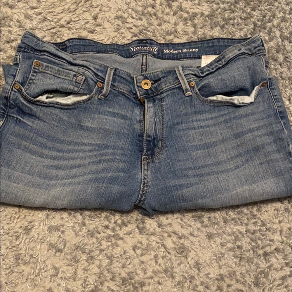 Used jeans with a small tip in the knee